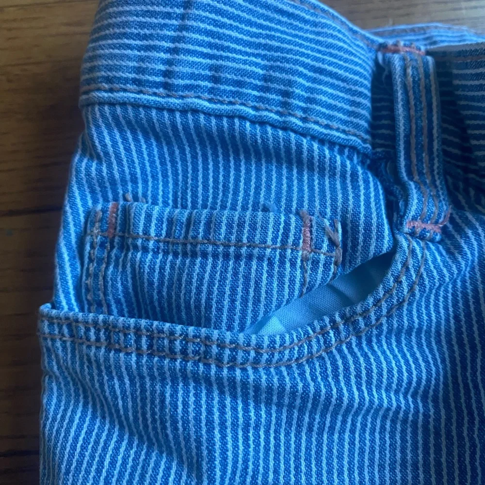 OshKosh B'gosh Girls 6 Seersucker Sky Blue and white striped